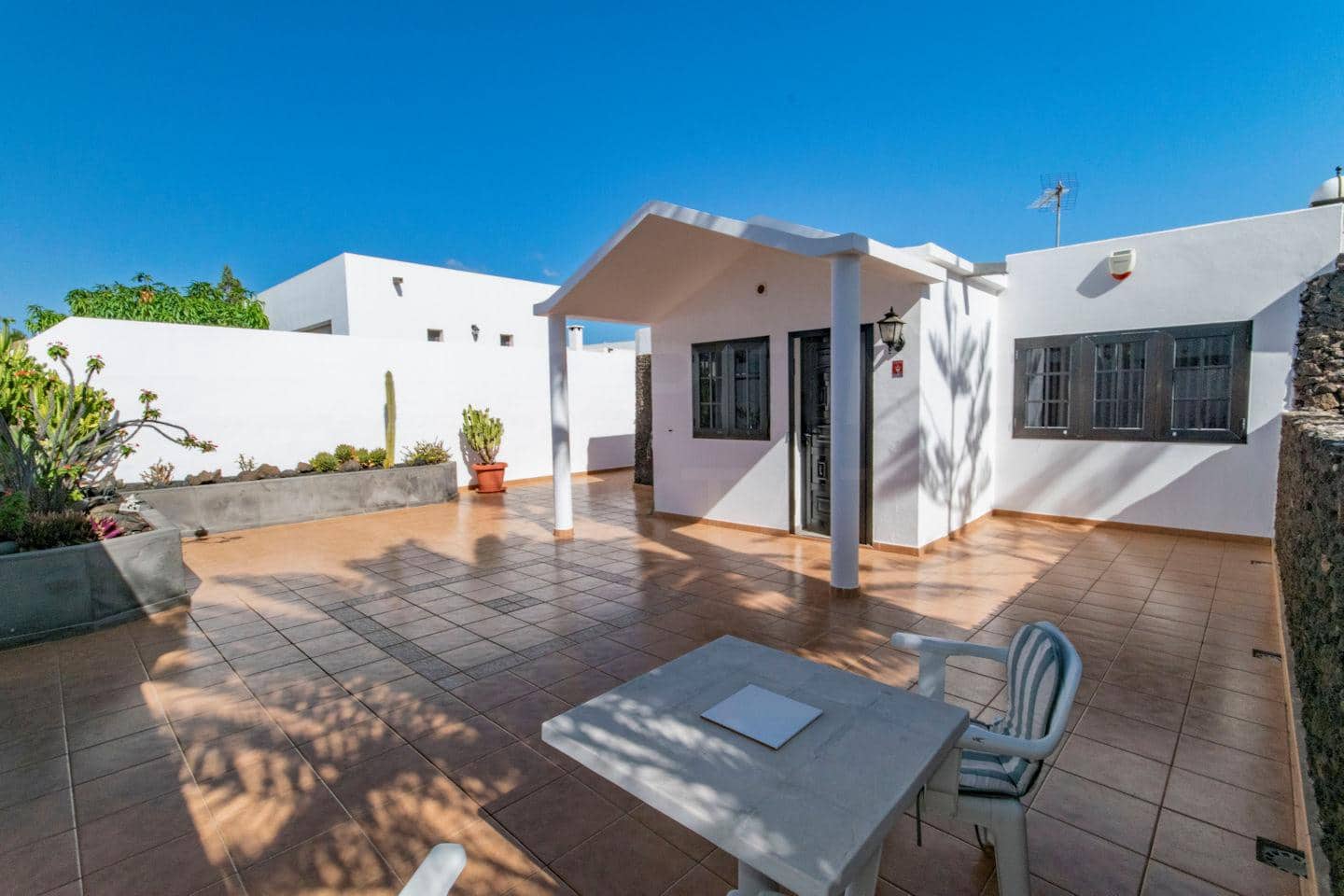 Chalet de 3 habitaciones en Playa Blanca en venta con piscina garaje - 750.000 € (Ref: 9436337)