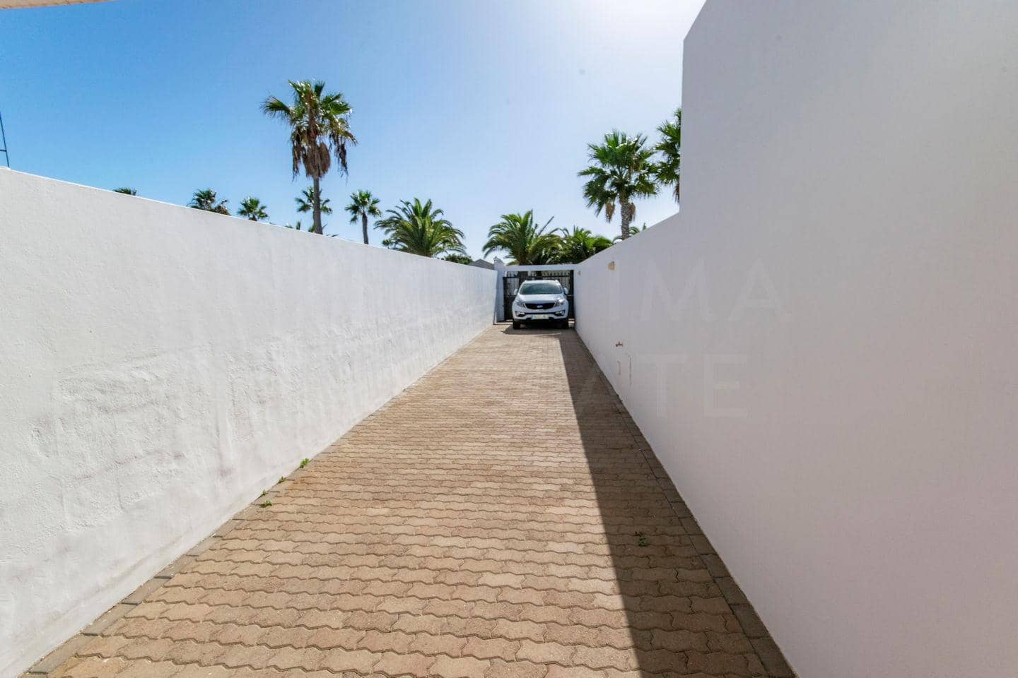 Chalet de 3 habitaciones en Playa Blanca en venta con piscina garaje - 750.000 € (Ref: 9436337)