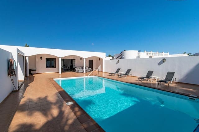 Chalet de 3 habitaciones en Playa Blanca, Yaiza en venta con piscina garaje - 750.000 € (Ref: 9436337)