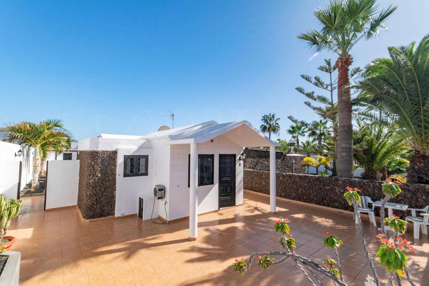 Chalet de 3 habitaciones en Playa Blanca en venta con piscina garaje - 750.000 € (Ref: 9436337)