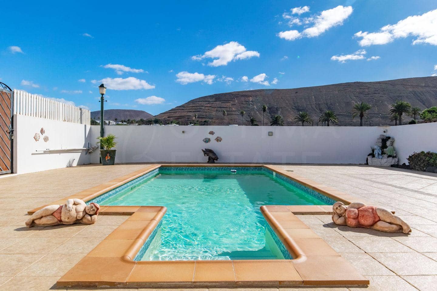 4 soveværelse Villa til salg i Yaiza med swimmingpool garage - € 565.000 (Ref: 9438739)