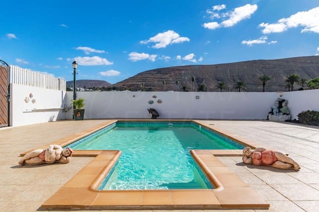 4 soveværelse Villa til salg i Yaiza med swimmingpool garage - € 565.000 (Ref: 9438739)