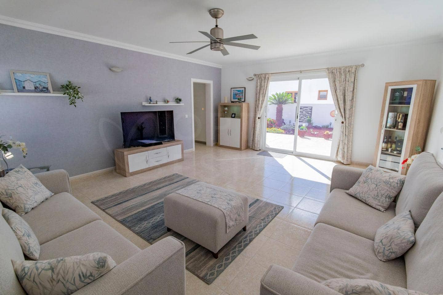 4 soveværelse Villa til salg i Yaiza med swimmingpool garage - € 565.000 (Ref: 9438739)