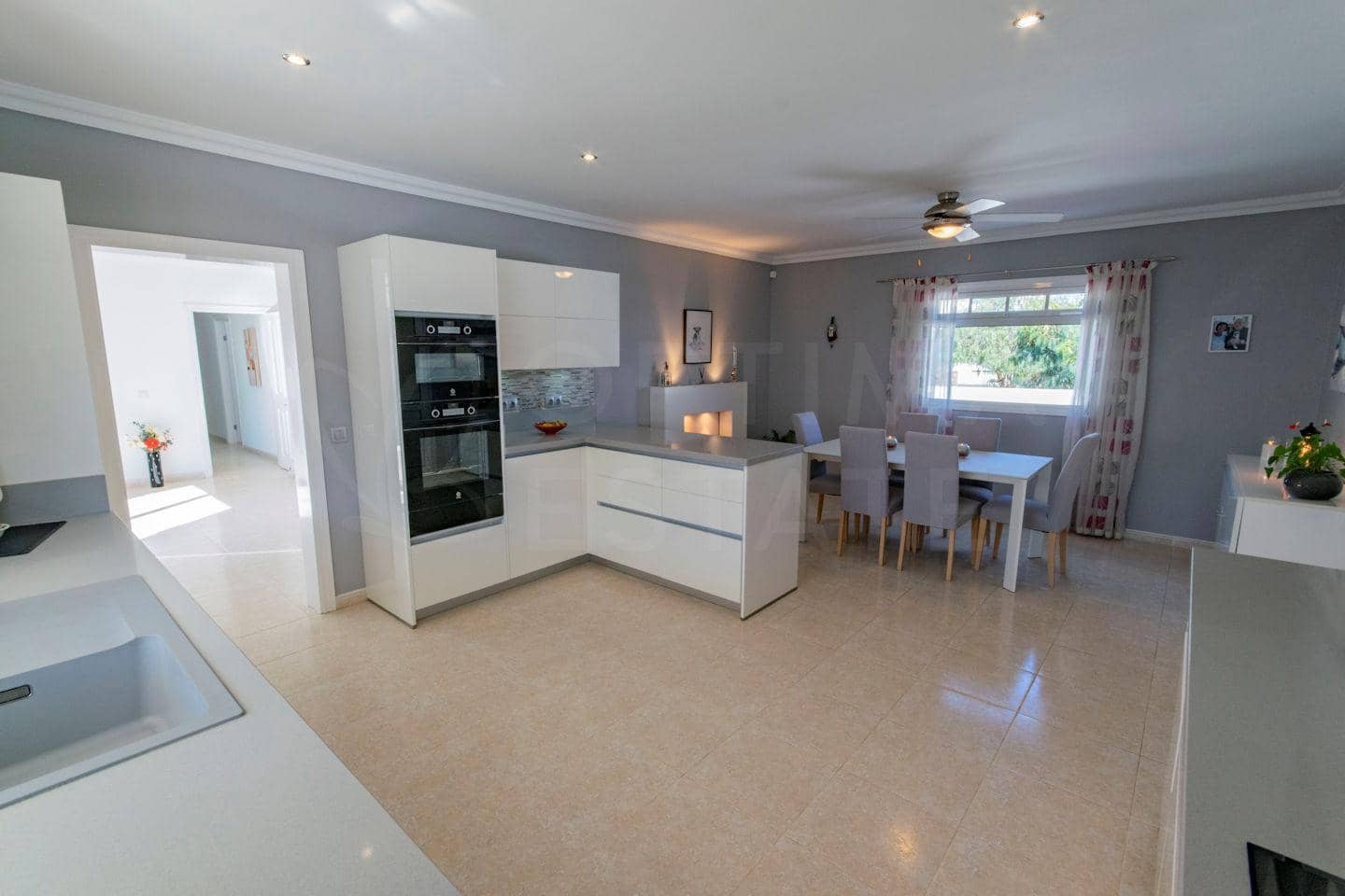 4 soveværelse Villa til salg i Yaiza med swimmingpool garage - € 565.000 (Ref: 9438739)