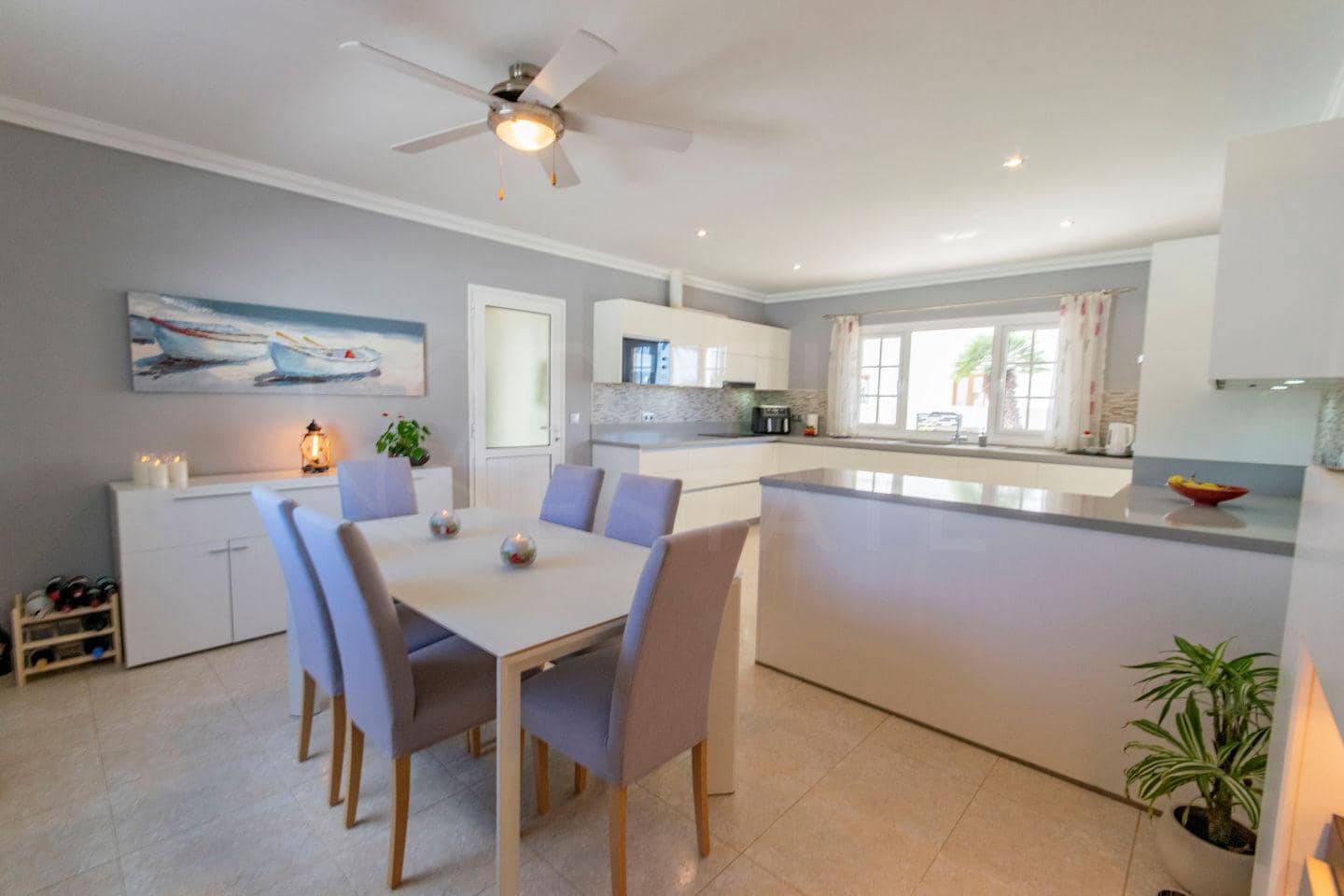 4 soveværelse Villa til salg i Yaiza med swimmingpool garage - € 565.000 (Ref: 9438739)