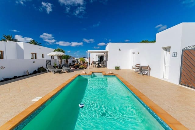 4 soveværelse Villa til salg i Yaiza med swimmingpool garage - € 565.000 (Ref: 9438739)