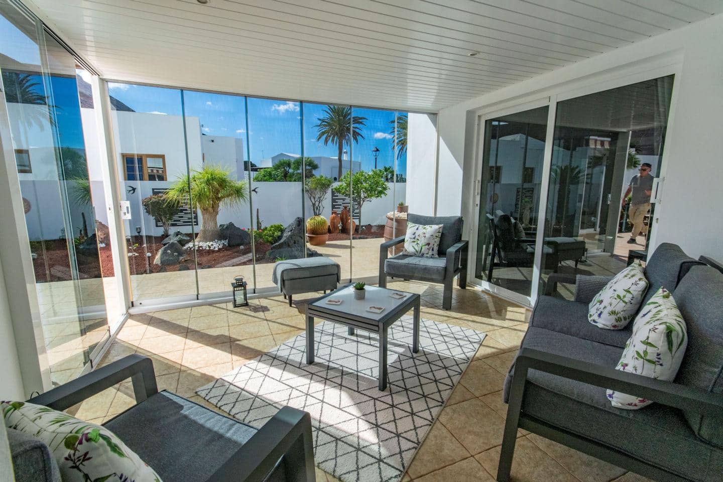 4 soveværelse Villa til salg i Yaiza med swimmingpool garage - € 565.000 (Ref: 9438739)