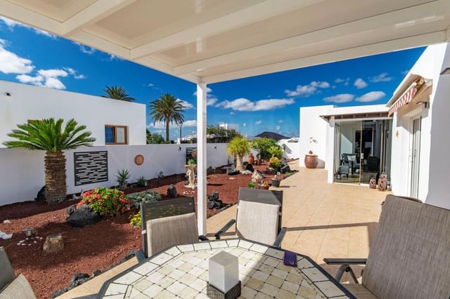 4 soveværelse Villa til salg i Yaiza med swimmingpool garage - € 565.000 (Ref: 9438739)