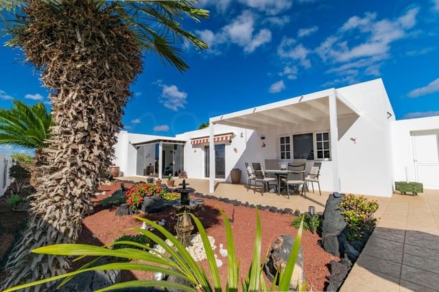 4 soveværelse Villa til salg i Yaiza med swimmingpool garage - € 565.000 (Ref: 9438739)