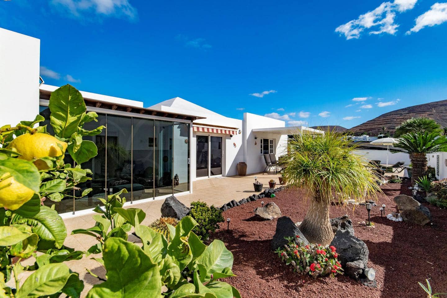 4 soveværelse Villa til salg i Yaiza med swimmingpool garage - € 565.000 (Ref: 9438739)