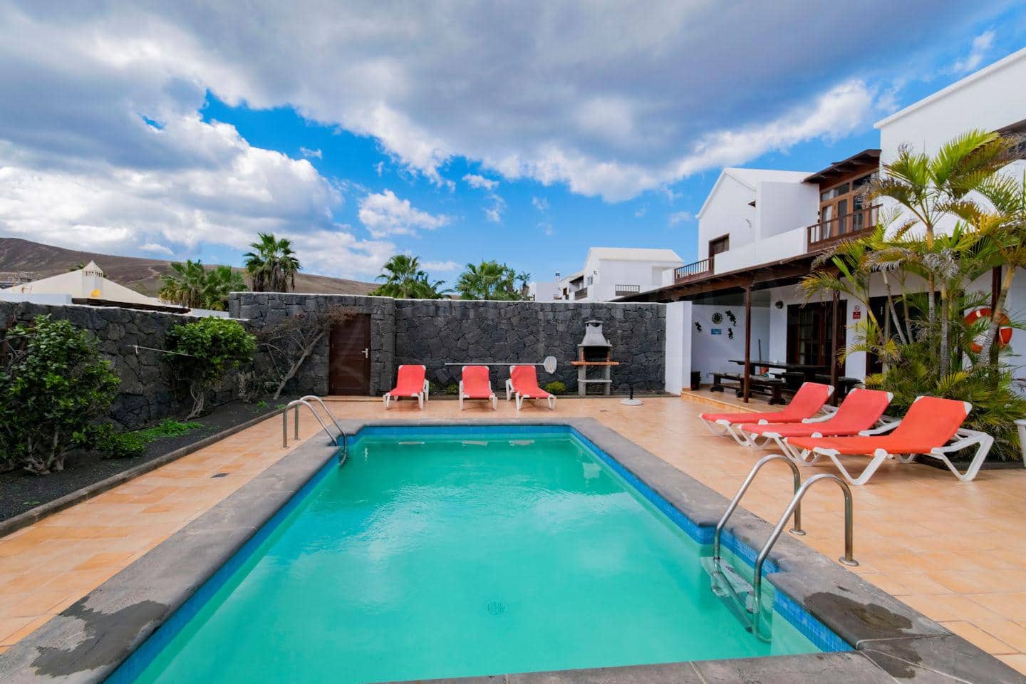 2 bedroom Villa for sale in Playa Blanca with pool garage - € 395,000 (Ref: 9528648)