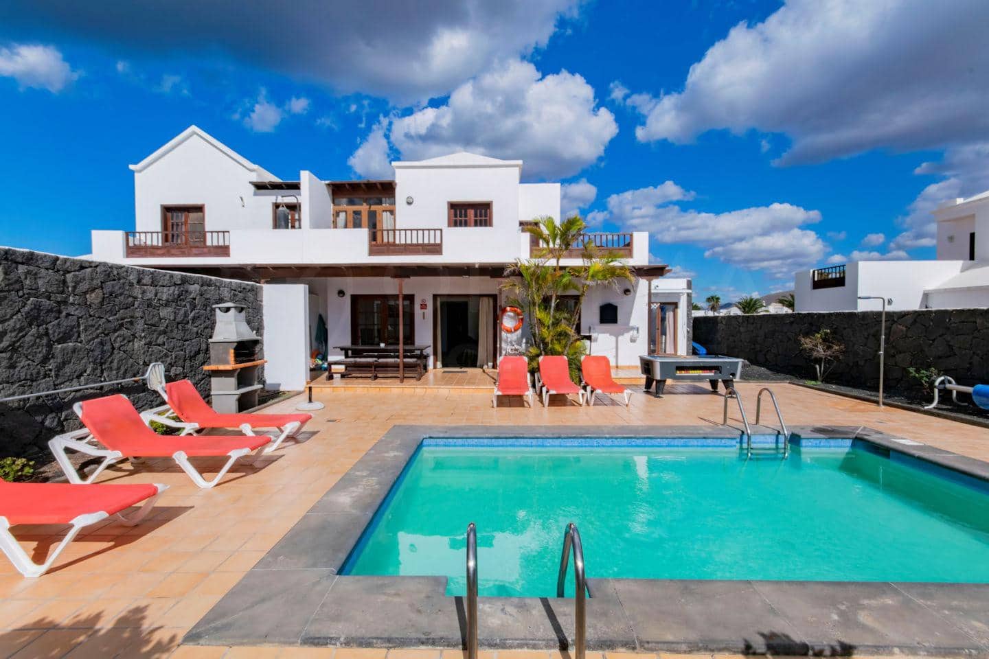 2 bedroom Villa for sale in Playa Blanca with pool garage - € 395,000 (Ref: 9528648)