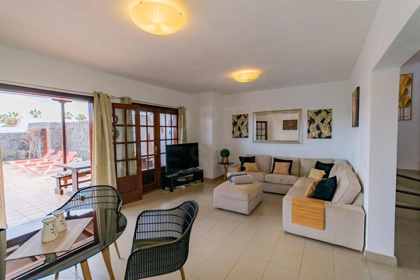 2 bedroom Villa for sale in Playa Blanca with pool garage - € 395,000 (Ref: 9528648)