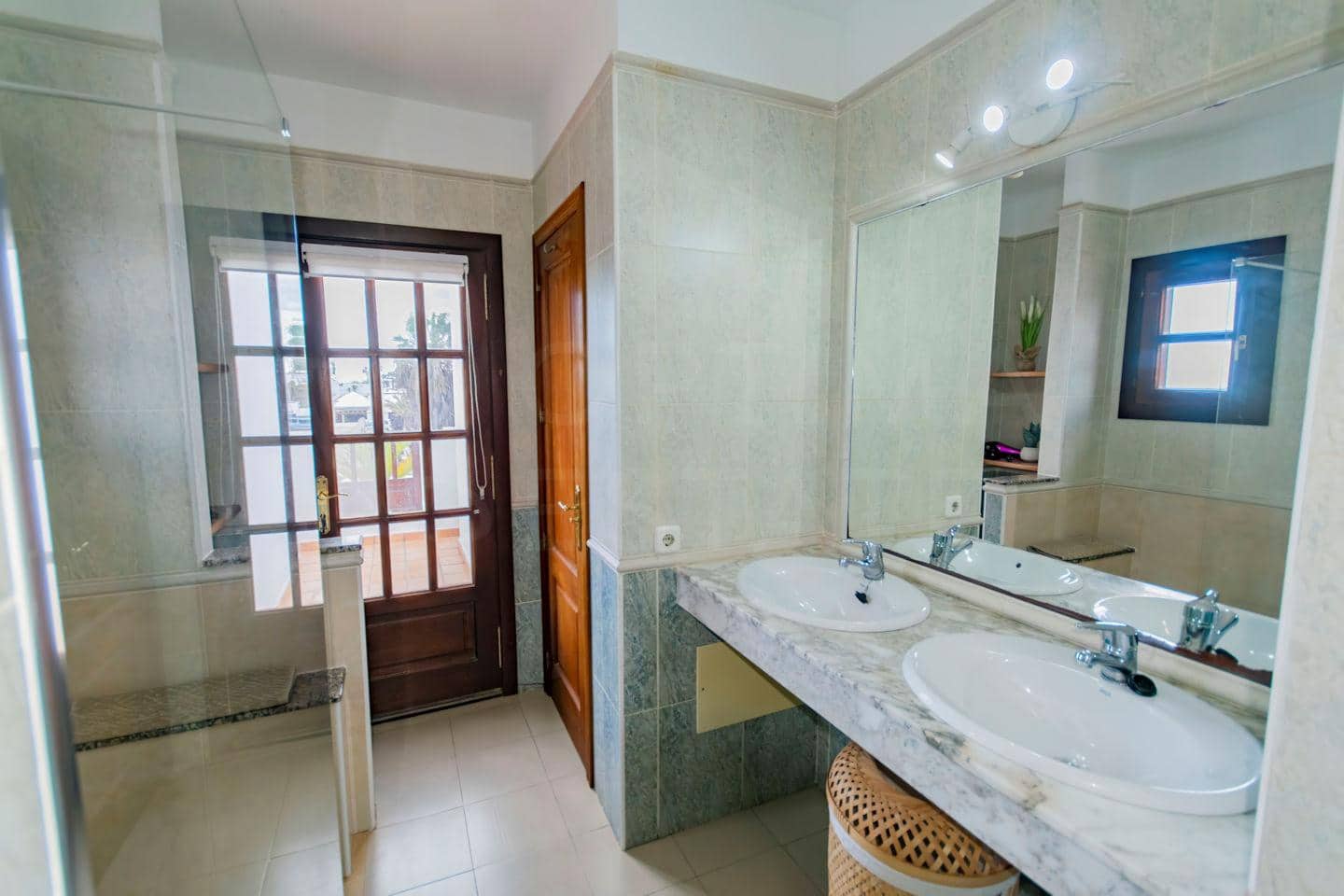 2 bedroom Villa for sale in Playa Blanca with pool garage - € 395,000 (Ref: 9528648)