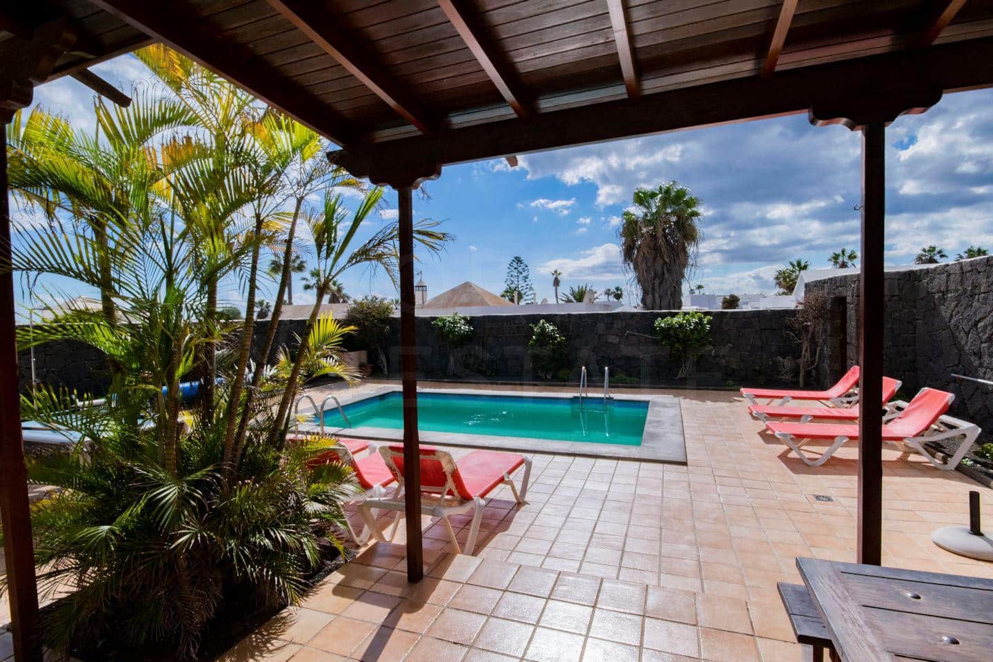 2 bedroom Villa for sale in Playa Blanca with pool garage - € 395,000 (Ref: 9528648)