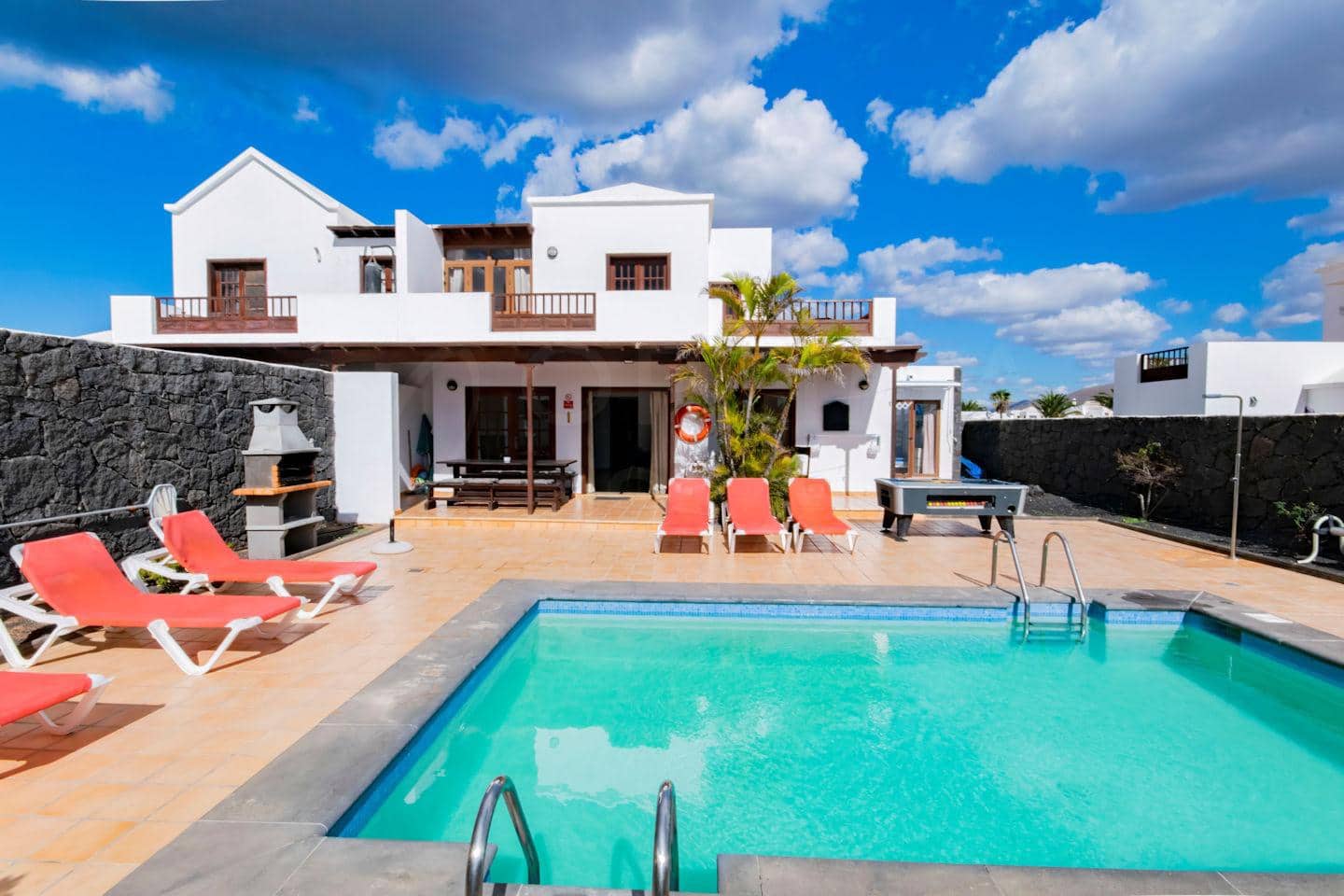 2 bedroom Villa for sale in Playa Blanca with pool garage - € 395,000 (Ref: 9528648)