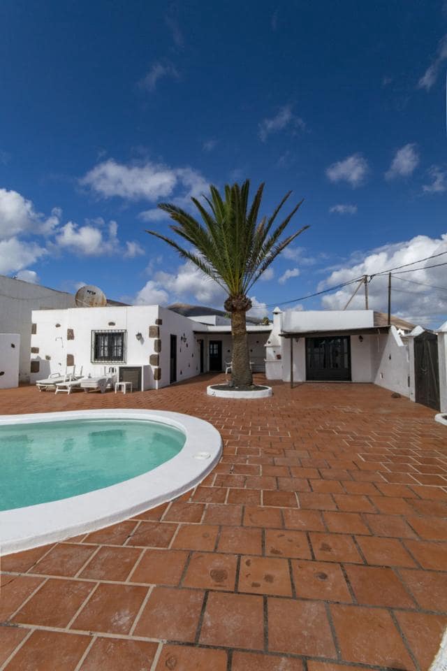 4 makuuhuone Huvila myytävänä paikassa Tias - 523 000 € (Ref: 9624087)