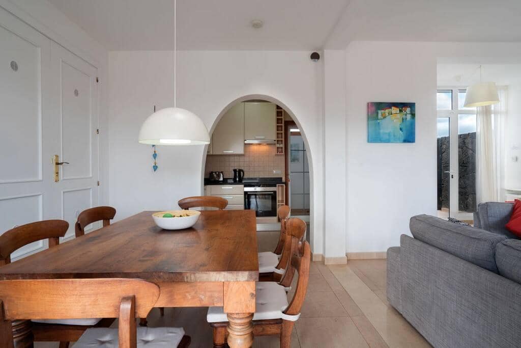 3 bedroom Villa for sale in Playa Blanca with pool - € 493,000 (Ref: 9700176)