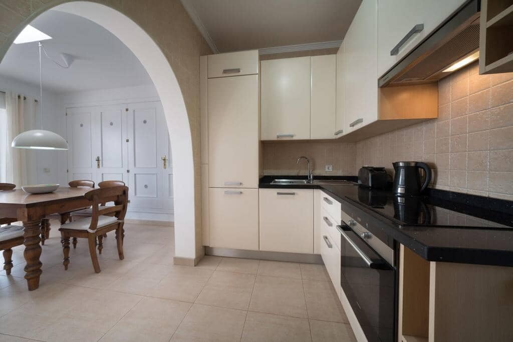 3 bedroom Villa for sale in Playa Blanca with pool - € 493,000 (Ref: 9700176)