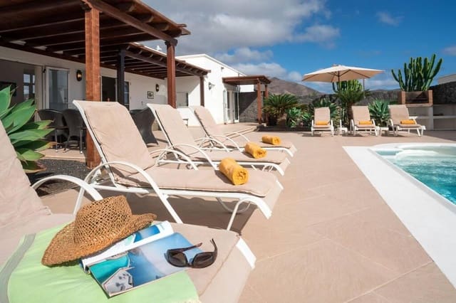 3 chambre Villa/Maison à vendre à Playa Blanca, Yaiza avec piscine - 493 000 € (Ref: 9700176)