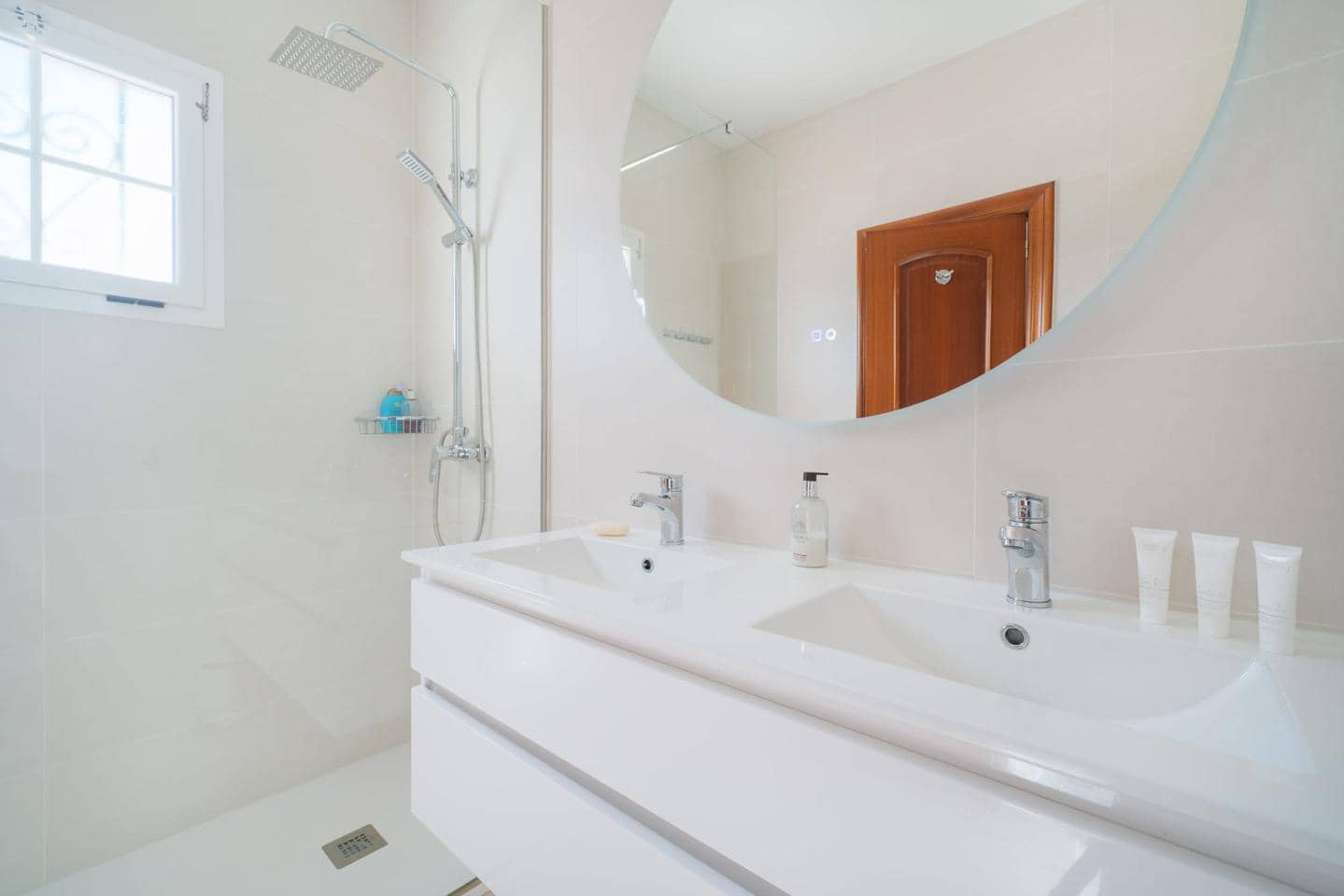 3 bedroom Villa for sale in Playa Blanca with pool - € 493,000 (Ref: 9700176)