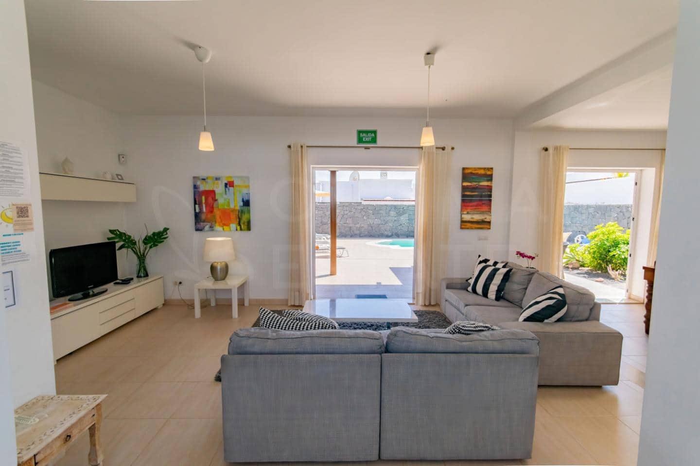 3 bedroom Villa for sale in Playa Blanca with pool - € 493,000 (Ref: 9700176)