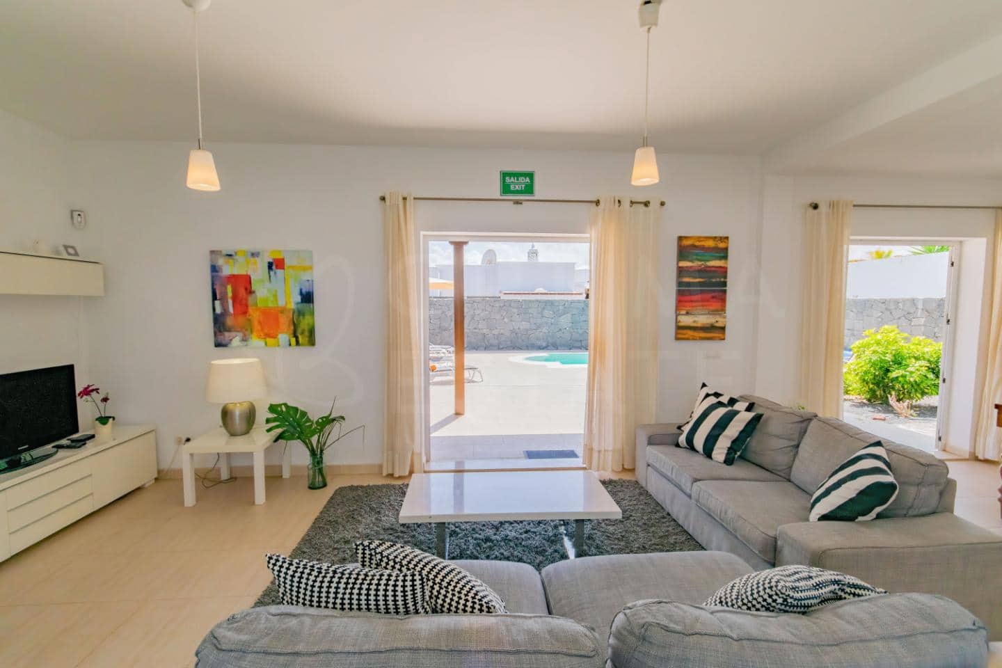 3 bedroom Villa for sale in Playa Blanca with pool - € 493,000 (Ref: 9700176)