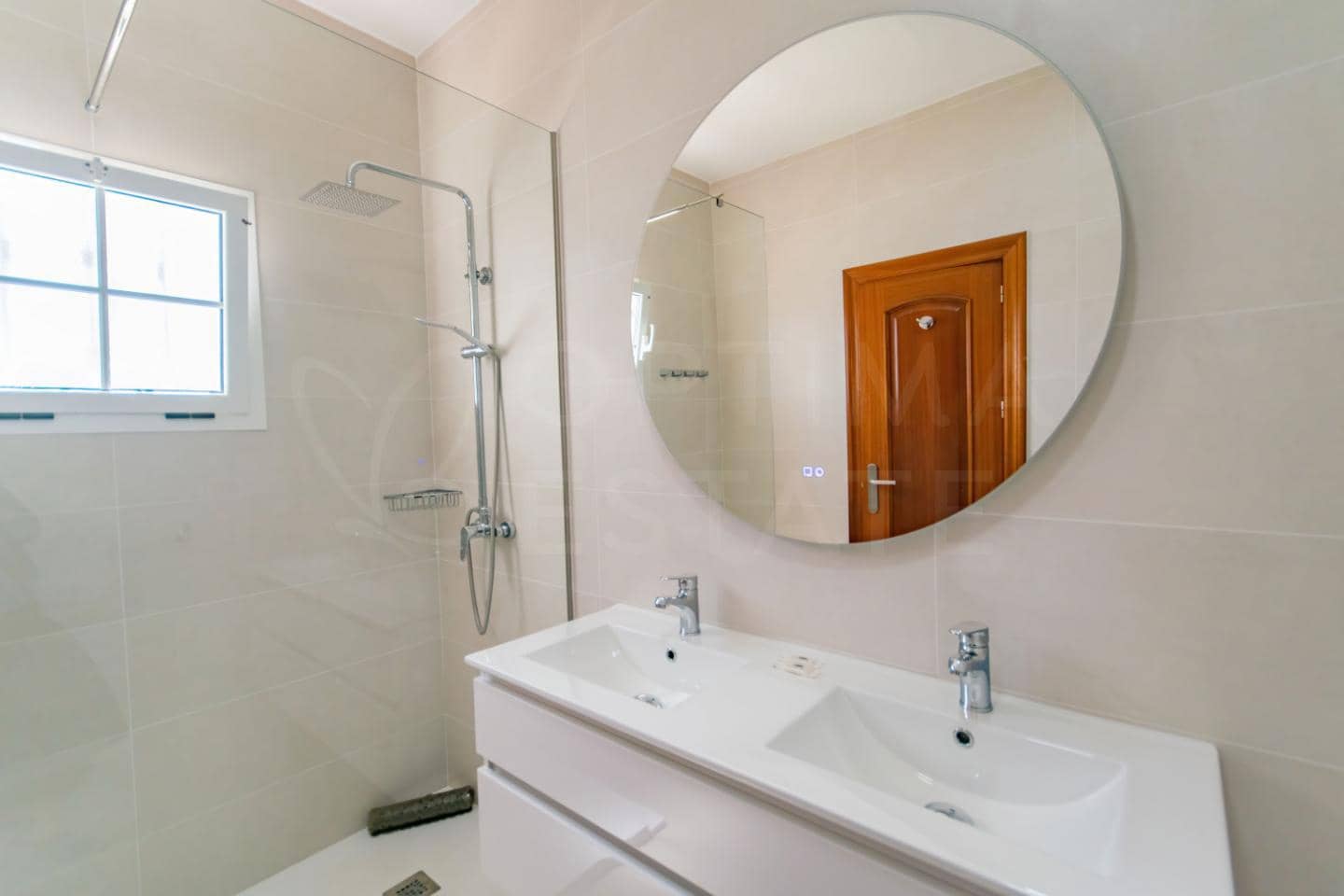 3 bedroom Villa for sale in Playa Blanca with pool - € 493,000 (Ref: 9700176)