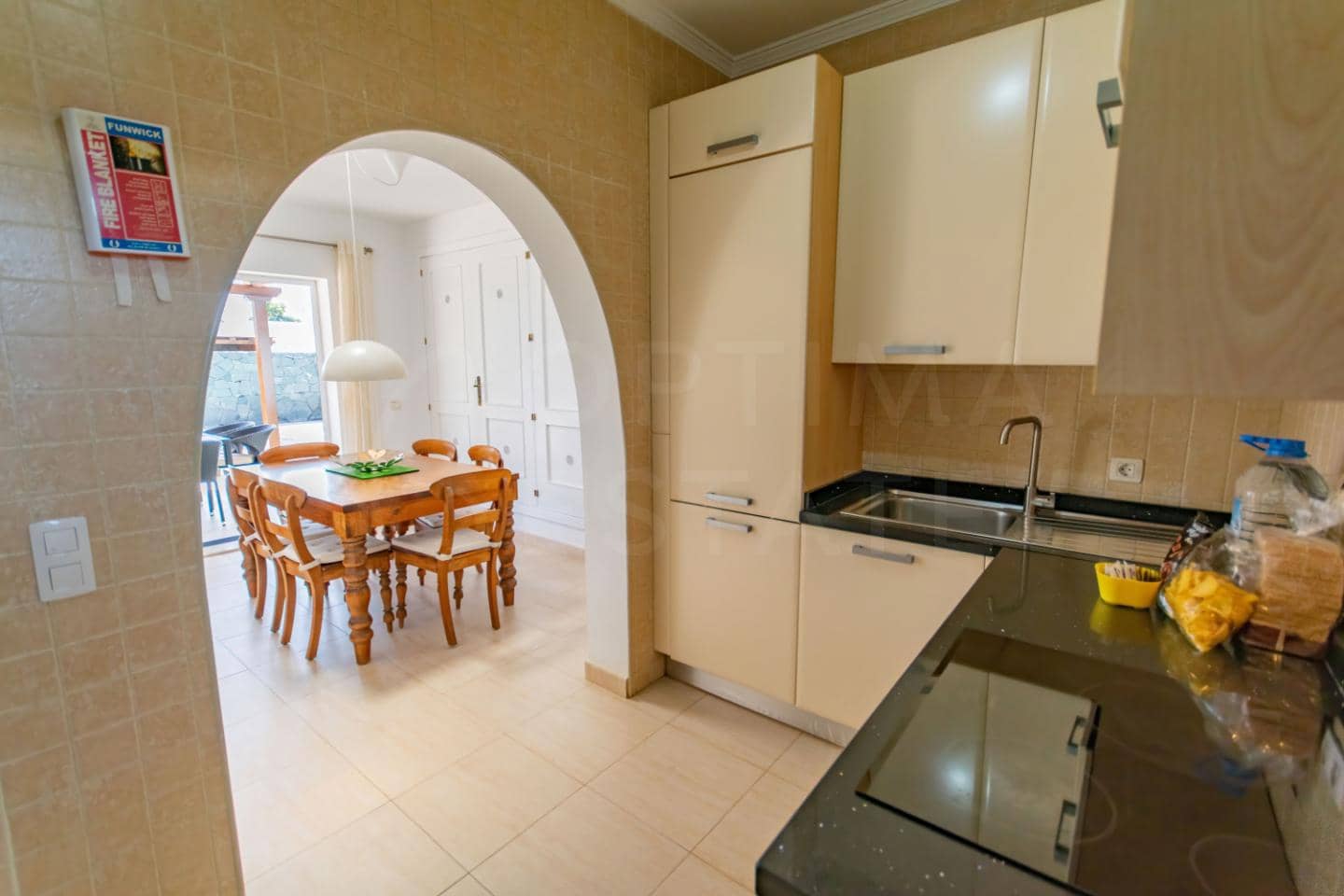 3 bedroom Villa for sale in Playa Blanca with pool - € 493,000 (Ref: 9700176)