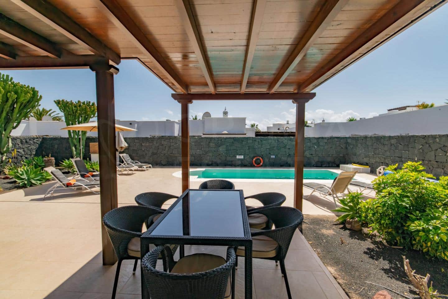 3 bedroom Villa for sale in Playa Blanca with pool - € 493,000 (Ref: 9700176)