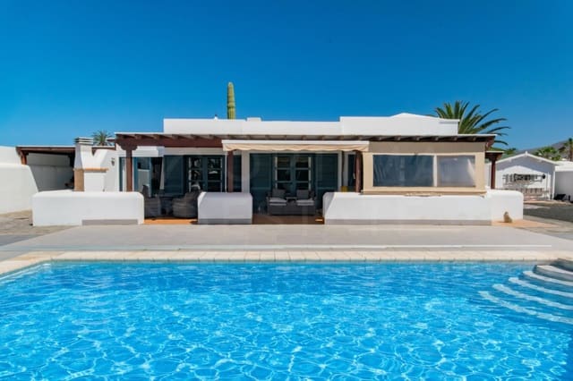 3 Zimmer Villa zu verkaufen in Playa Blanca, Yaiza mit Pool Garage - 647.000 € (Ref: 9777258)