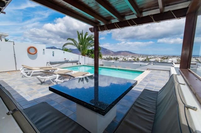 Chalet de 3 habitaciones en Playa Blanca, Yaiza en venta con piscina garaje - 449.000 € (Ref: 9844576)