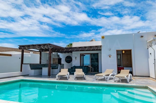 Chalet de 3 habitaciones en Playa Blanca, Yaiza en venta con piscina garaje - 449.000 € (Ref: 9844576)