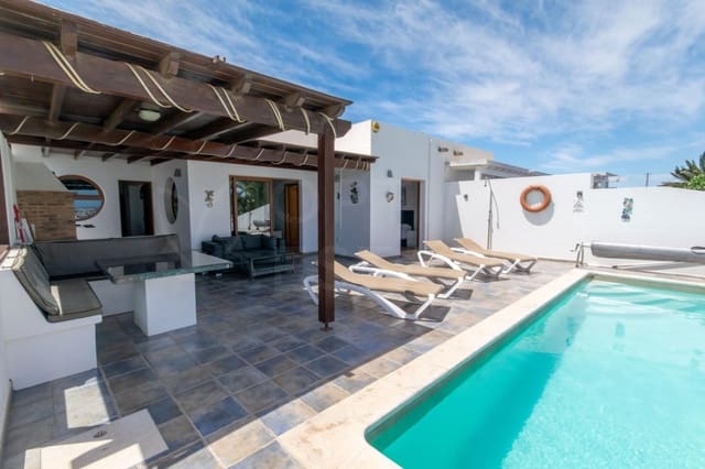 Chalet de 3 habitaciones en Playa Blanca, Yaiza en venta con piscina garaje - 449.000 € (Ref: 9844576)