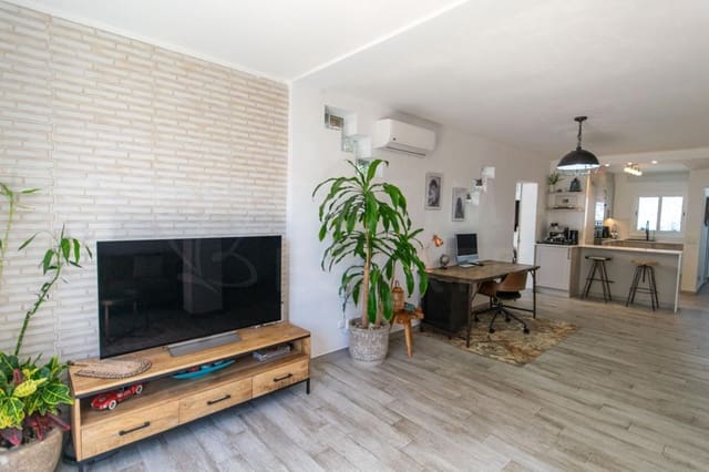 2 sovrum Villa till salu i Playa Blanca, Yaiza med pool - 395 000 € (Ref: 9897439)