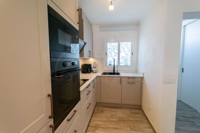 2 sovrum Villa till salu i Playa Blanca, Yaiza med pool - 395 000 € (Ref: 9897439)