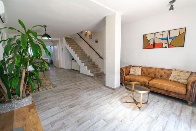 2 sovrum Villa till salu i Playa Blanca, Yaiza med pool - 395 000 € (Ref: 9897439)