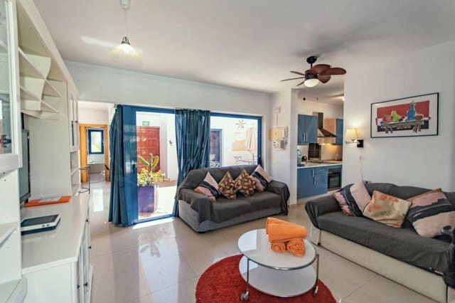 Chalet de 3 habitaciones en Playa Blanca, Yaiza en venta - 374.000 € (Ref: 9902141)