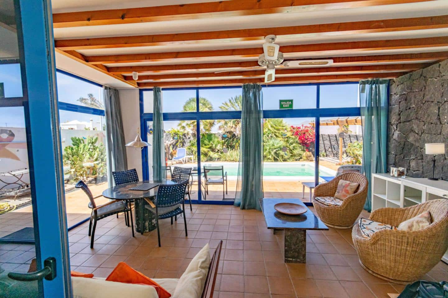 Chalet de 3 habitaciones en Playa Blanca en venta con piscina - 374.000 € (Ref: 9902141)