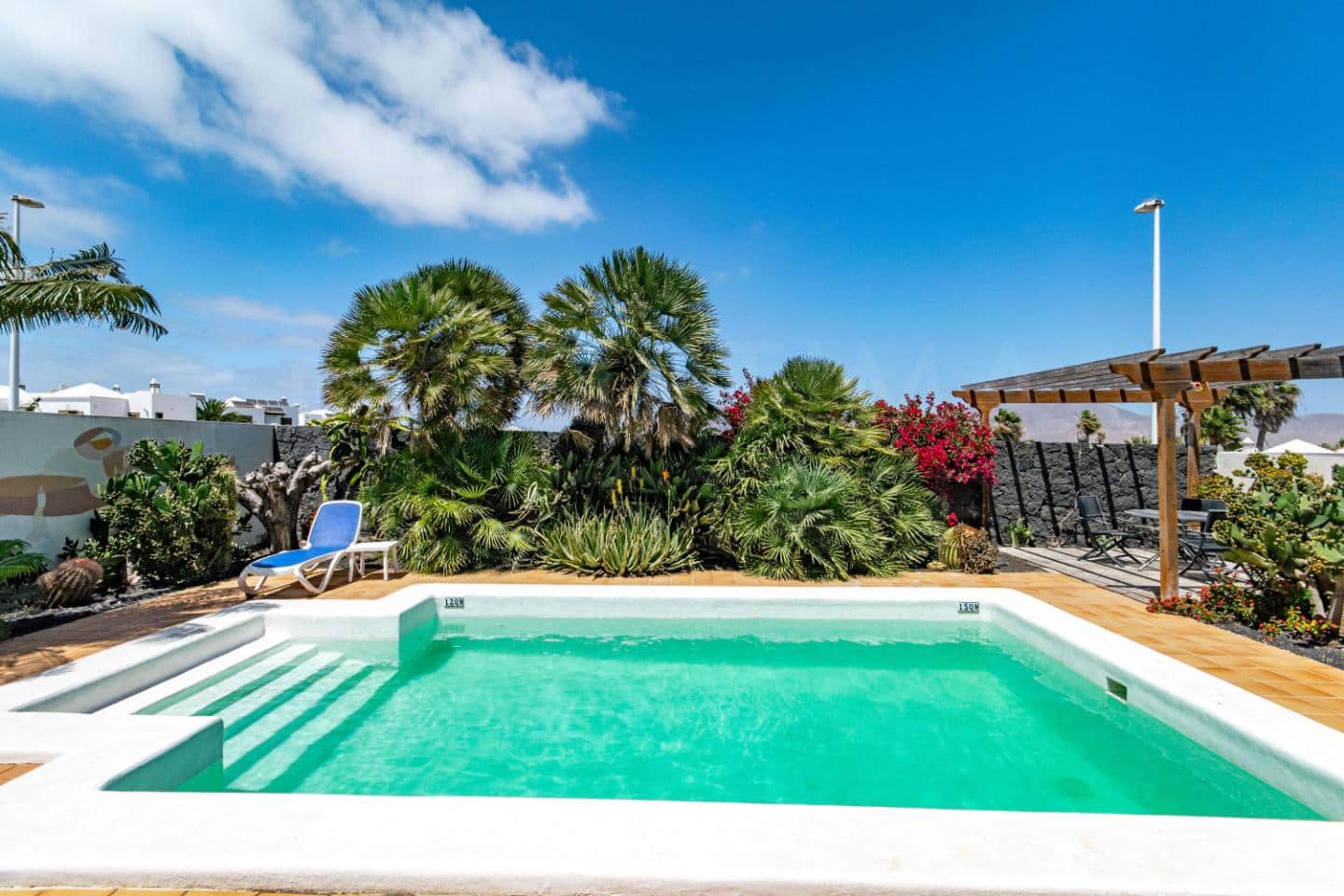Chalet de 3 habitaciones en Playa Blanca en venta con piscina - 374.000 € (Ref: 9902141)