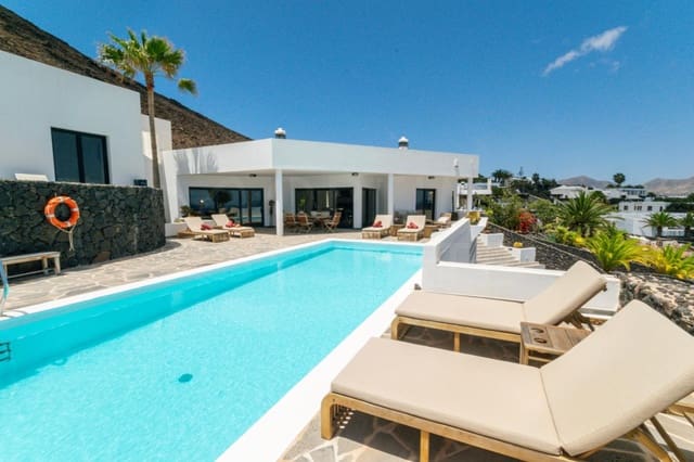 4 soverom Villa til salgs i Playa Blanca, Yaiza med svømmebasseng - € 1 680 000 (Ref: 9993649)