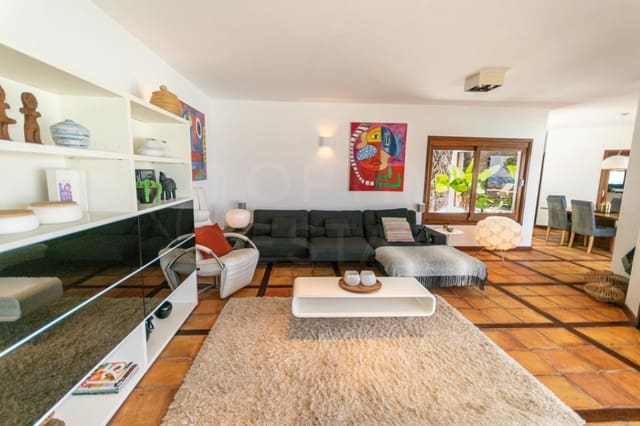 4 soverom Villa til salgs i Playa Blanca, Yaiza med svømmebasseng - € 1 680 000 (Ref: 9993649)