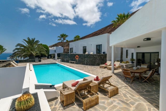 4 soverom Villa til salgs i Playa Blanca, Yaiza med svømmebasseng - € 1 680 000 (Ref: 9993649)