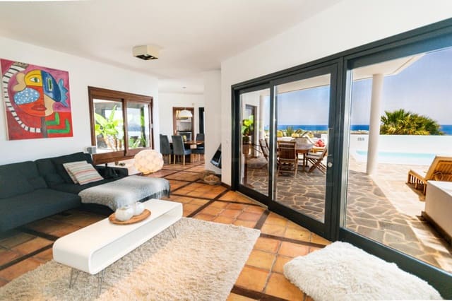 4 soverom Villa til salgs i Playa Blanca, Yaiza med svømmebasseng - € 1 680 000 (Ref: 9993649)