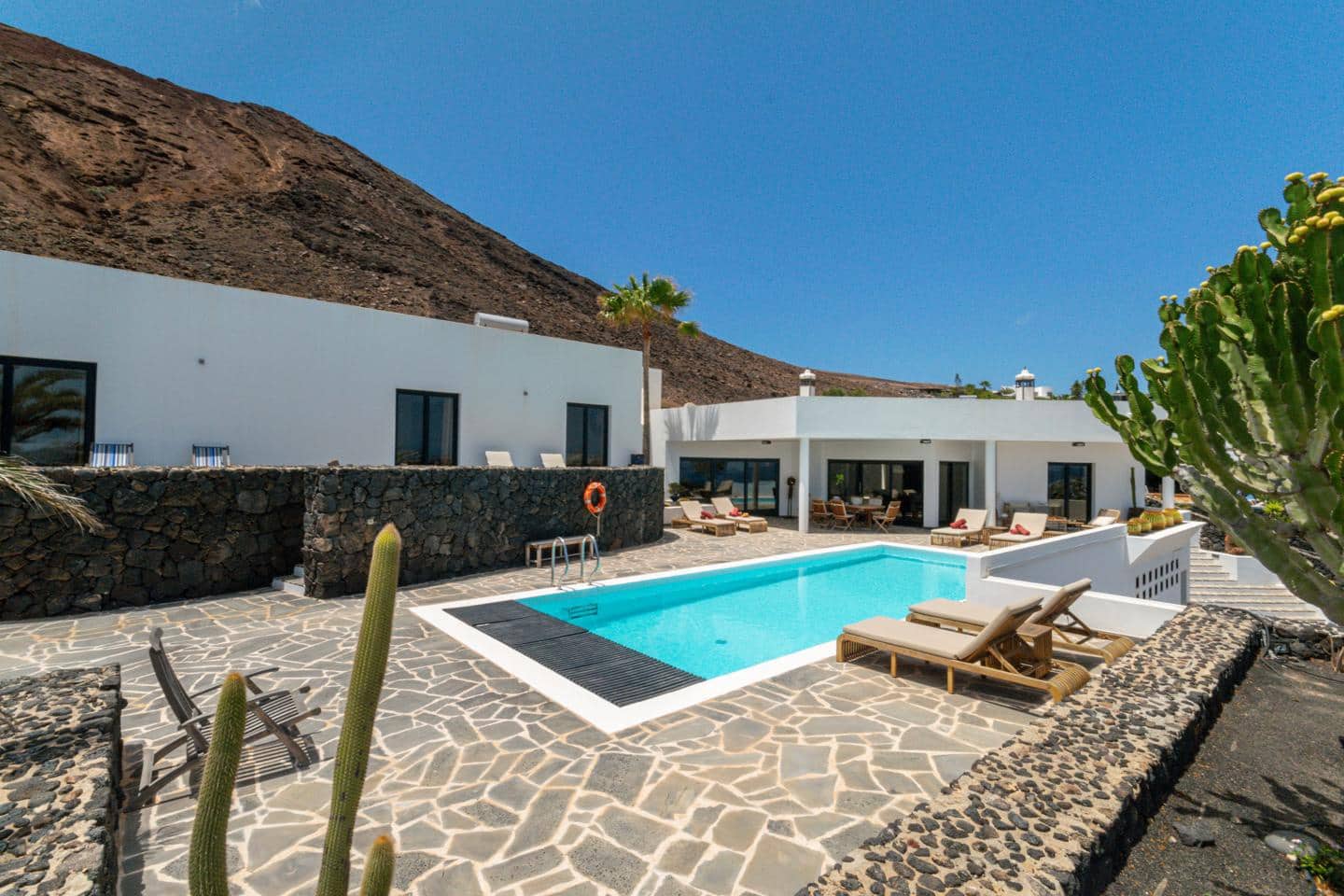 Chalet de 4 habitaciones en Playa Blanca en venta con piscina - 1.680.000 € (Ref: 9993649)