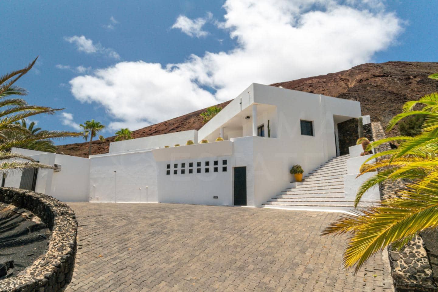 Chalet de 4 habitaciones en Playa Blanca en venta con piscina - 1.680.000 € (Ref: 9993649)