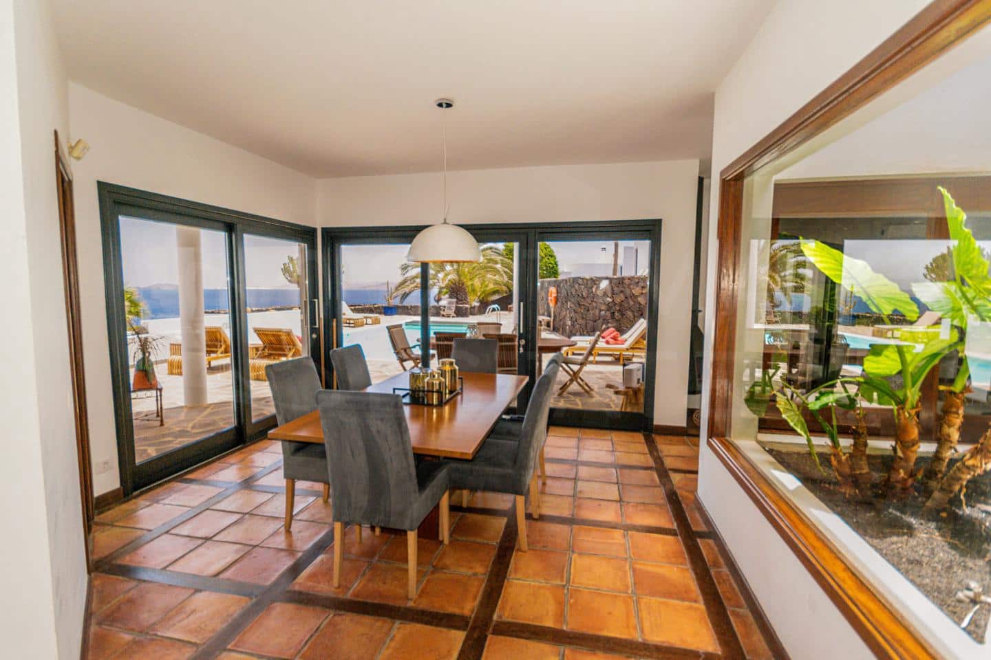 4 bedroom Villa for sale in Playa Blanca with pool - € 1,680,000 (Ref: 9993649)