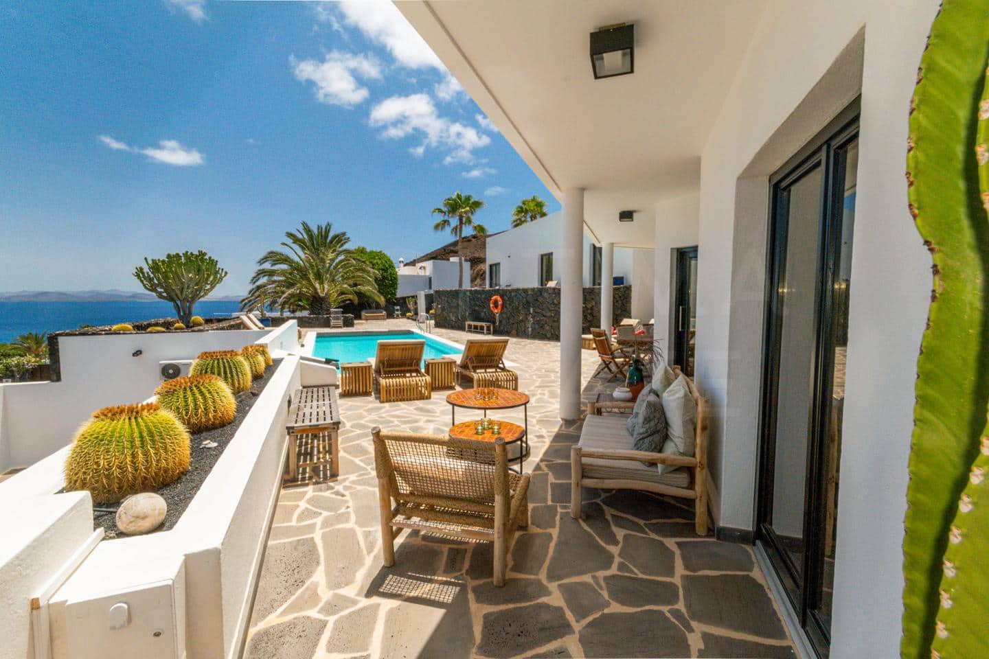 4 bedroom Villa for sale in Playa Blanca with pool - € 1,680,000 (Ref: 9993649)