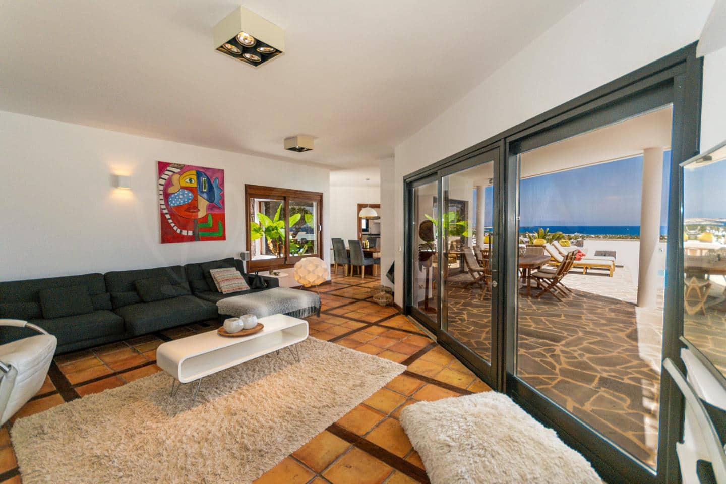 4 bedroom Villa for sale in Playa Blanca with pool - € 1,680,000 (Ref: 9993649)