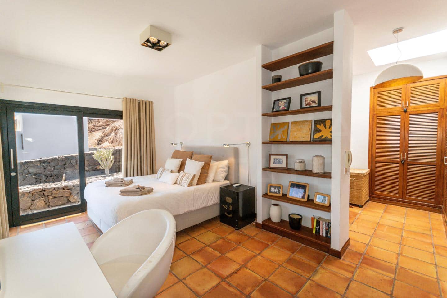 4 bedroom Villa for sale in Playa Blanca with pool - € 1,680,000 (Ref: 9993649)